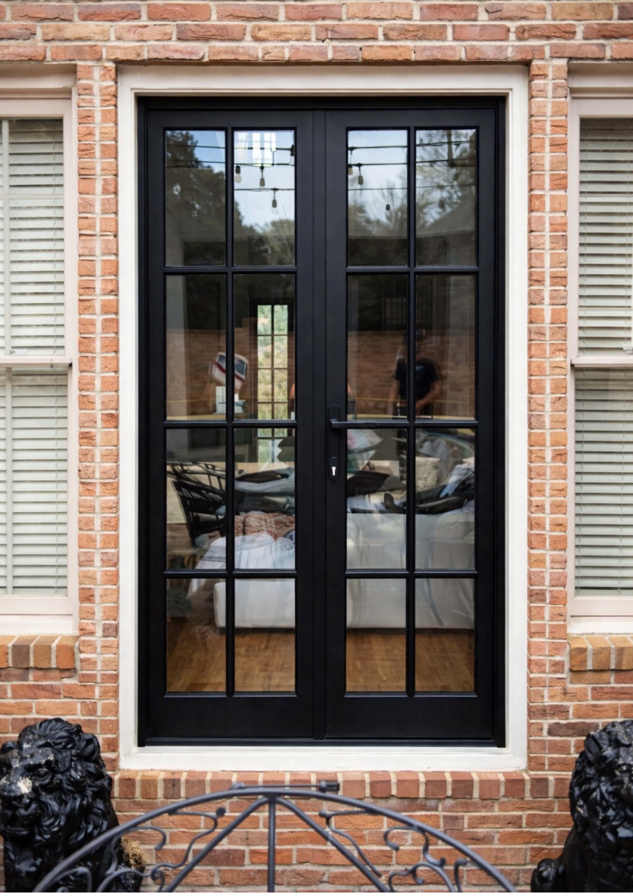 PA53 – Swinging Door